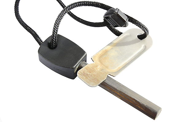 포토 JPG 해외이미지 전통 백그라운드 장신구 조명 사람없음 야외 갈색 쌓기 금속 검은색 캠핑 장비 흰색 공구 긴급 원형 칼날 은색 모닥불 자르기 절도 철 순수 묘사 오브젝트 흰배경 복고 군용 날카로움 라이터 고립 옛날 중고 철강 생존 해외202004 해외포토 도형 컬러 컨셉 모션 재질 불 레저 군대 도구 범죄 파일형식 이미지허브