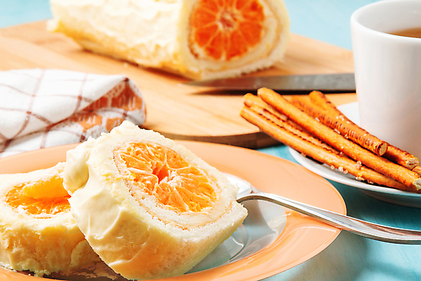 포토 JPG 해외이미지 단면 디저트 귤 실내 사람없음 아웃포커스 롤케이크 해외202004 해외포토 음식 과일 촬영기법 내부 케이크 파일형식 이미지허브