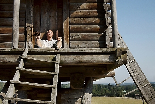 포토 JPG 해외이미지 전통 남자 산업 밭 농업 바람 휴식 한명 앉기 풍경 소년 건물 목재 여름 농장 농경지 탑 기계 목장 풍차 에너지 수확 시골 바퀴 역사 큼 땅 과거 갈기 방앗간 옛날 우크라이나 해외202004 해외포토 자연요소 나무 1 건축물 계절 유럽 어린이 컨셉 재료 모션 날씨 사람 크기 파일형식 이미지허브