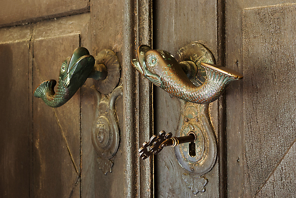 포토 JPG 해외이미지 디자인 백그라운드 표면 열쇠 주택 손잡이 어류 안전 사람없음 목재 장식 햇빛 갈색 교회 문 금속 골동품 오픈 구멍 화려 큼 신비 묘사 오브젝트 사인 질감 복고 잠금 보안 먼지 열쇠구멍 구식 놋쇠 옛날 철강 해외202004 해외포토 나무 컬러 컨셉 재료 종교건축 재질 건물 태양 수중동물 크기 파일형식 이미지허브