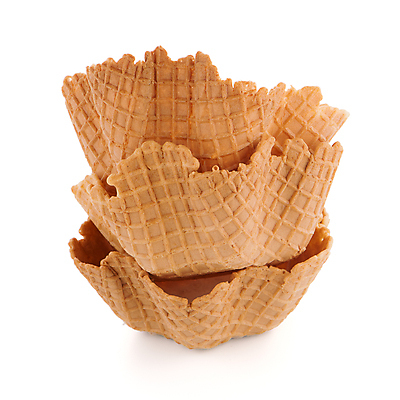 포토 JPG 해외이미지 그릇 디저트 실내 사람없음 흰배경 아이스크림콘 와플 바삭바삭 해외202004 해외포토 식기 음식 백그라운드 컨셉 내부 흰색 콘 파일형식 이미지허브