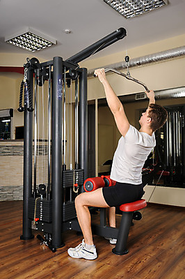 포토 JPG 해외이미지 라이프스타일 남자 스포츠 근육 건강 한명 사람 성인 내부 운동 기계 장비 당기기 무게 연습 체육관 땀 운동가 힘듦 해외202004 해외포토 1 컨셉 모션 생활 파일형식 이미지허브