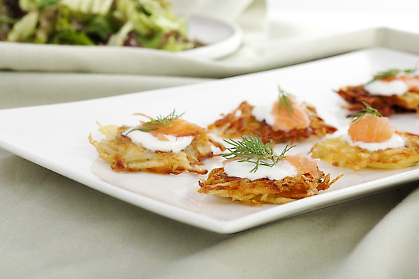 포토 JPG 해외이미지 음식 감자 어류 요리 사람없음 크림 준비 연어 딜 타파스 해외202004 해외포토 채소 수중동물 애피타이저 파일형식 이미지허브