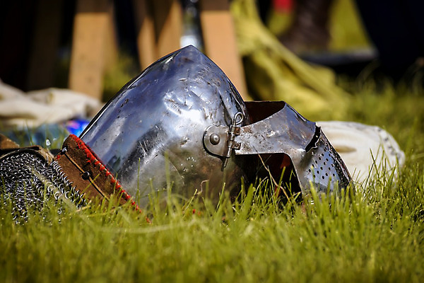 포토 JPG 해외이미지 전통 사람없음 머리 금속 중세 보호 헬멧 철 갑옷 옛날 토너먼트 해외202004 해외포토 컨셉 재질 신체부위 역사 보호장비 파일형식 이미지허브
