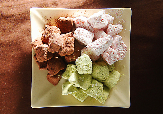 포토 JPG 해외이미지 접시 딸기 디저트 사람없음 쿠키 식당 초콜릿 맛 해외202004 해외포토 식기 음식 컨셉 과일 상점 파일형식 이미지허브