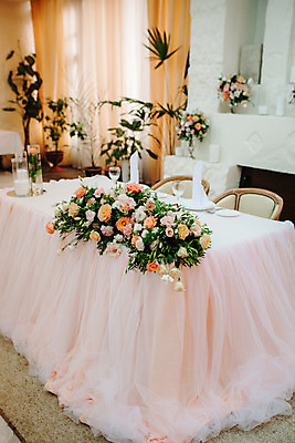 포토 JPG 해외이미지 디자인 꽃 음식 결혼 의자 유리 탁자 호텔 이벤트 사람없음 내부 장식 파티 요식업 식당 식사 저녁식사 방 흰색 축하 고급 우아함 배열 만족 설정 접수 해외202004 해외포토 식물 감정 산업 컬러 가구 컨셉 재질 숙소 상점 파일형식 이미지허브