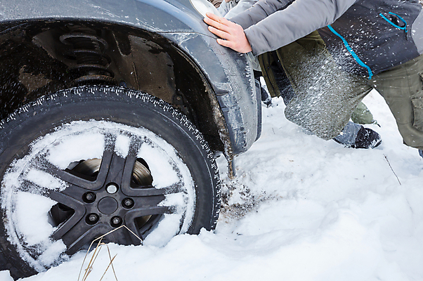 포토 JPG 해외이미지 계절 남자 도로 겨울 자동차 날씨 사람 사람없음 야외 얼음 추위 덮개 업무 그룹 당기기 서리 지역 폭풍 북쪽 문제 눈보라 제설기 폭설 폭풍우 눈내림 해외202004 해외포토 자연요소 길 육상교통 교통시설 모션 눈_날씨 뚜껑 작업 비_날씨 자연재해 방향 제설 파일형식 이미지허브