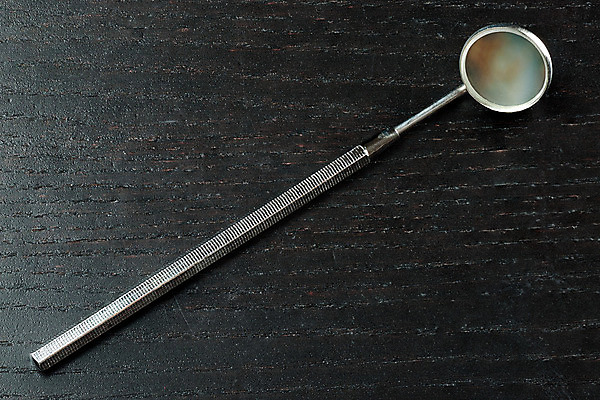 포토 JPG 해외이미지 건강 치과 병원 사람없음 치료 거울 장비 의사 공구 대접 잡기 면 입 수술 동굴 치아 위생 흰배경 언론 탐색 외과 고립 보유 송곳 썩음 해외202004 해외포토 백그라운드 의학 모션 신체부위 의료진 흰색 도구 소화기관 파일형식 이미지허브