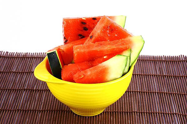 포토 JPG 해외이미지 행복 어린이 음식 컨셉 셔츠 과일 수박 건강 소년 사람없음 빨간색 초록색 물 주스 봄 아기 신선 잡기 멜론 먹기 토막 걸음마 고립 해외202004 해외포토 자연요소 계절 남자 감정 음료 컬러 상의 모션 사람 파일형식 이미지허브