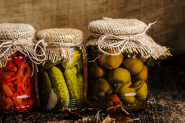 포토 JPG 해외이미지 식물 백그라운드 잎 사람없음 목재 정원 어둠 가을 시골 닫기 차 케첩 먹기 향신료 유기농 올리브 날것 바이오 절임 해외202004 해외포토 나무 웰빙 계절 열매 음료 음식 재료 모션 소스_음식 향미료 파일형식 이미지허브