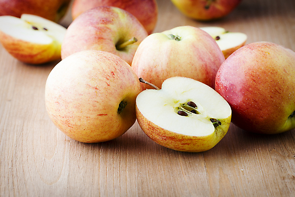 포토 JPG 해외이미지 음식 오렌지 과일 탁자 건강 사람없음 목재 여름 농작물 갈색 가을 그룹 달콤 사과 유기농 숙성 채식주의자 해외202004 해외포토 나무 웰빙 계절 컬러 가구 농업 재료 맛 채식 파일형식 이미지허브