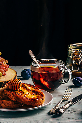 포토 JPG 해외이미지 접시 포크 포도 실내 사람없음 나이프 찻잔 티스푼 나무받침 서양자두 허니디퍼 나무배경 해외202004 프렌치토스트 해외포토 식기 백그라운드 과일 잔 내부 목재 숟가락 도구 칼 받침대 토스트 파일형식 이미지허브