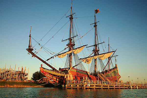 포토 JPG 해외이미지 바다 여행 항해 사람없음 목재 옆모습 항구 일몰 보트 황무지 역사 확대 메인 네덜란드 함선 암초 천연기념물 돛대 복제 옛날 원정 해외202004 해외포토 나무 유럽 뷰포인트 배_교통 재료 교통시설 노을 파일형식 이미지허브