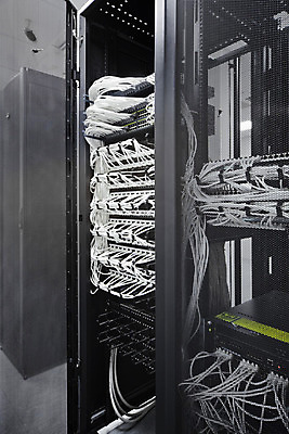 포토 JPG 해외이미지 산업 인터넷 비즈니스 통신 부분 실내 사람없음 세로 전자제품 컴퓨터 상자 사무실 파티 쌓기 문 상점 자료 힘 방 장비 회색 발전기 네트워크 센터 연결 접속 다발 보안 지역 수납 질서 스위치 주인 관리자 방화벽 서버 신발장 줄서기 지원 해외202004 해외포토 컬러 모션 안전 이벤트 내부 발전소 예절 파일형식 이미지허브