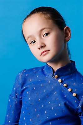 포토 JPG 해외이미지 모델 1 응시 여자 행복 얼굴 어린이 포즈 실내 관리 한명 미소 사람 소녀 갈색 머리카락 머리 기쁨 표현 다민족 고립 해외202004 해외포토 시선 감정 컬러 표정 내부 신체부위 파일형식 이미지허브