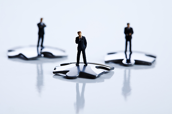 포토 JPG 해외이미지 생각 협력 실내 사람없음 아웃포커스 금융 반사 비즈니스맨 흰배경 퍼즐조각 금융비즈니스 인물미니어처 해결 문제해결 해외202004 해외포토 남자 조각 백그라운드 비즈니스 촬영기법 내부 경제 미니어처 흰색 직장인 퍼즐 파일형식 이미지허브