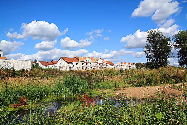포토 JPG 해외이미지 외관 문화 건축양식 창문 교실 하늘 주택 풍경 사람없음 건물 목재 가로 물 여름 울타리 우주 침묵 기둥 재산 고급 습지 작음 큼 빌라 시골집 아치 러시아 조경 장면 지역 타운 대출 개발 교외 진짜 해외202004 해외포토 자연요소 나무 건축물 계절 교육 건축 유럽 컨셉 재료 학교 금융 담장 소리 도시 크기 파일형식 이미지허브