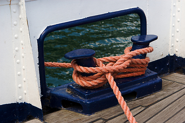 포토 JPG 해외이미지 산업 호수 밧줄 바다 여행 백그라운드 비즈니스 교통시설 항해 사람없음 야외 빨간색 물 여름 파란색 수영 화물 흰색 보트 코드 크루즈 갑판 승객 해외202004 해외포토 자연요소 계절 줄 컬러 교통 배_교통 운송업 수상스포츠 시설 파일형식 이미지허브
