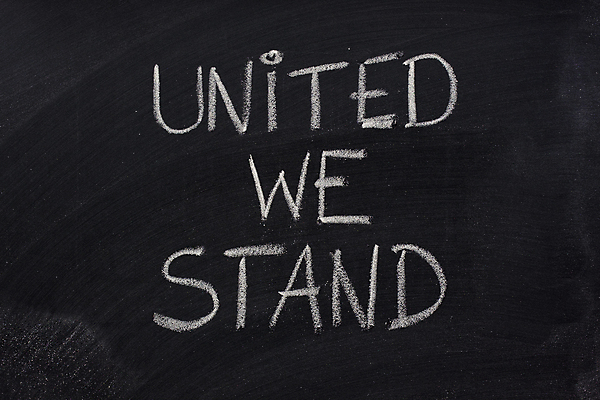 포토 JPG 해외이미지 함께함 사람없음 가로 검은색 칠판 흰색 분필 질감 먼지 커뮤니티 동맹 해외202004 해외포토 컬러 컨셉 초크 파일형식 이미지허브