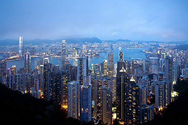 포토 JPG 해외이미지 아시아 야경 하늘 사람없음 야외 건물 도시풍경 항구 고층빌딩 중국 홍콩 해외202004 해외포토 건축물 나라 교통시설 풍경 빌딩 도시 야간 파일형식 풍경_경치 이미지허브