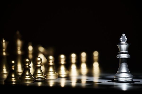 포토 JPG 해외이미지 조각 백그라운드 컨셉 비즈니스 모션 놀이 성공 설계 사람없음 검은색 경쟁 도전 게임 우승 황금 체스 계획 대표 왕 리더 싸움 패배 체스판 전략 여왕 경영 승자 지능 필승 해외202004 해외포토 컬러 최고 파일형식 이미지허브