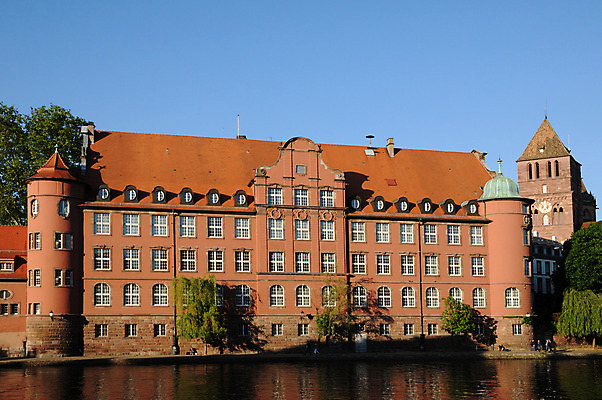 포토 JPG 해외이미지 건축양식 주택 사람없음 건물 관광지 프랑스 역사 재산 타운 옛날 스트라스부르 해외202004 해외포토 건축물 건축 유럽 여행 금융 도시 파일형식 이미지허브