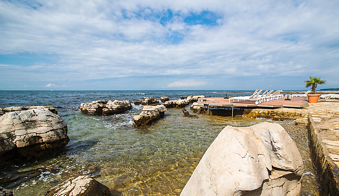 포토 JPG 해외이미지 나무 유럽 문화 파도 바다 섬 여행 의자 우산 자연 하늘 휴가 휴식 해변 사람없음 야외 가로 물 파란색 햇빛 여행객 금지 프랑스 만 서핑 휴게실 지중해 오브젝트 암초 터키석 해외202004 해외포토 자연요소 식물 나라 컬러 가구 컨셉 사람 태양 수상스포츠 보석 생태계 파일형식 이미지허브