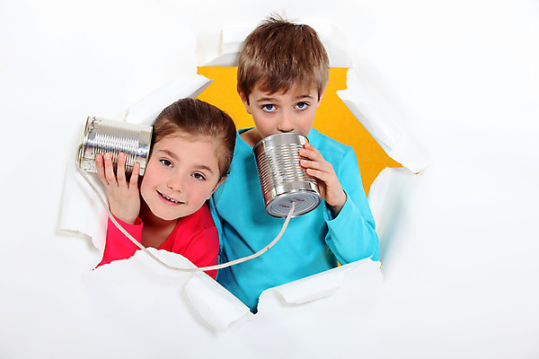 포토 JPG 해외이미지 백인 응시 여자 행복 종이 어린이 벽 2 장난 통신 가족 놀이 함께함 말하기 대화 사람 두명 스마트폰 장난감 우정 흰색 잡기 닫기 연결 전화기 소통 남동생 해외202004 해외포토 서양인 시선 감정 컬러 컨셉 관계 모션 친구 핸드폰 스마트기기 동생 파일형식 이미지허브