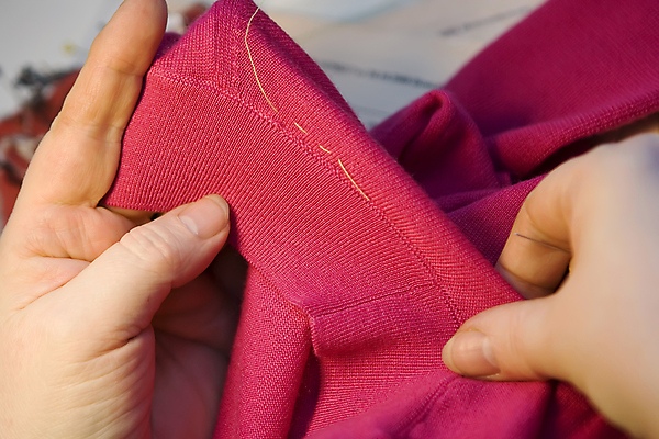 포토 JPG 해외이미지 손 실내 사람 신체부위 실 바느질 디자이너 해외202004 해외포토 직업 내부 파일형식 이미지허브