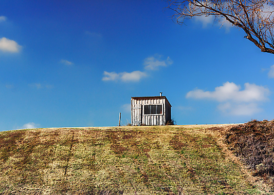 포토 JPG 해외이미지 구름 자연 하늘 사람없음 야외 파란색 고독 오두막 언덕 숨기 해외202004 해외포토 자연요소 감정 컬러 모션 생태계 파일형식 이미지허브