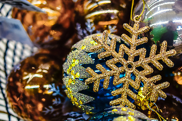 포토 JPG 해외이미지 크리스마스장식 크리스마스 눈꽃 실내 사람없음 아웃포커스 장식볼 눈송이 오브젝트 눈꽃무늬 오너먼트 해외202004 해외포토 기념일 무늬 눈_날씨 촬영기법 내부 장식 파일형식 이미지허브