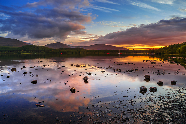 포토 JPG 해외이미지 나무 유럽 호수 자연 하늘 영국 산 풍경 사람없음 야외 물 여름 파란색 평화 시골 소나무 보트 숲 장면 암초 내추럴 산악지대 스코틀랜드 해외202004 해외포토 자연요소 식물 계절 나라 컬러 컨셉 배_교통 생태계 파일형식 이미지허브