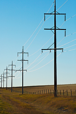 포토 JPG 해외이미지 선 하늘 사람없음 파란색 햇빛 태양 반사 힘 에너지 전선 시골 전염 철탑 해외202004 해외포토 자연요소 컬러 탑 질병 감염 파일형식 이미지허브