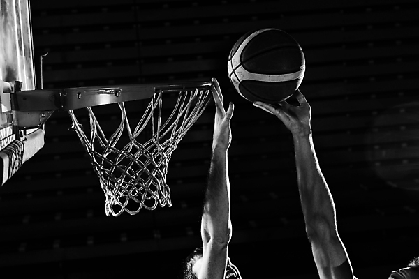포토 JPG 해외이미지 손 얼굴 농구 농구공 흑백 신체부위 점프 슛 농구대 손뻗기 블로킹 해외202004 해외포토 공 모션 촬영기법 사람 구기 골대 파일형식 이미지허브