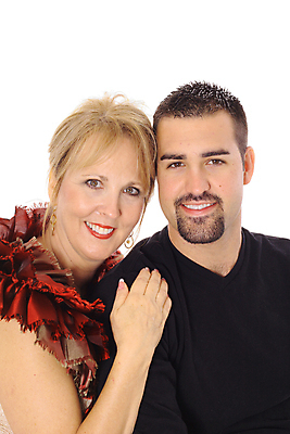 포토 JPG 해외이미지 모델 커플 행복 아들 어린이 가족 엄마 갈색머리 함께함 건강 사랑 미소 사람 앉기 소년 20대 두명 30대 부모 금발 육아 흰색 그룹 아빠 히스패닉 고립 스페인어 해외202004 해외포토 헤어스타일 남자 감정 컬러 컨셉 관계 모션 표정 청년 장년 파일형식 이미지허브