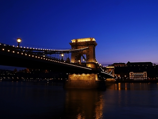 포토 JPG 해외이미지 유럽 도로 선 여행 교통시설 자동차 하늘 전등 풍경 사람없음 파란색 강 반사 여행객 황혼 새벽 수확 바위 도시 역사 해충 야간 철 심볼 엽서 장면 타운 일반 헝가리 다뉴브강 방법 부다페스트 블러 철강 해외202004 해외포토 자연요소 나라 길 육상교통 컬러 교통 농업 조명 사람 일몰 돌_바위 벌레 편지 시설 동유럽 파일형식 이미지허브