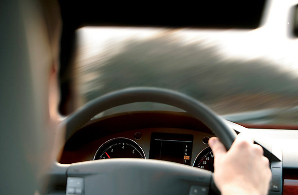 포토 JPG 해외이미지 도로 여행 자동차 실내 사람없음 야외 가로 거울 운전 도시 비즈니스맨 바퀴 고속도로 운전사 핸들 속도 블루투스 계기판 방법 브로드웨이 자동 해외202004 해외포토 직업 남자 길 육상교통 비즈니스 교통시설 모션 내부 직장인 파일형식 이미지허브