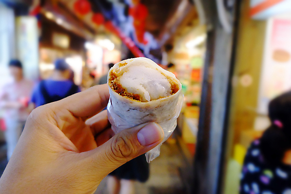 포토 JPG 해외이미지 전통 아시아 문화 음식 아이스크림 디저트 거리 동양인 사람없음 얼음 봄 견과류 흰색 잡기 시장 달콤 맛 설탕 대만 크림 롤 땅콩 해외202004 해외포토 자연요소 계절 나라 컬러 컨셉 모션 인종 파일형식 이미지허브