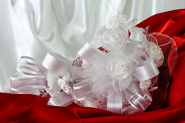 포토 JPG 해외이미지 전통 디자인 꽃 행복 리본 결혼 백그라운드 컨셉 가족 베개 결혼식 사랑 사람없음 장식 장미 흰색 축하 반지 원형 황금 우아함 해외202004 해외포토 도형 식물 감정 컬러 장신구 관계 침구 이벤트 파일형식 이미지허브