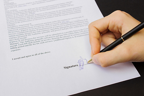 포토 JPG 해외이미지 백인 직업 손 종이 선 백그라운드 컨셉 돈 비즈니스 사업가 텍스트 손가락 탁자 성공 노동자 잉크 직장 사람 사람없음 건물 금융 단어 사무실 독서 펜 판매 믿음 공백 거래 엄지손가락 흰색 기록 잡기 작업 못 비즈니스맨 구매 편지 스마트 읽기 계약 사인 보고서 경영자 서식 문서 약속 결재 비서 서명 보험 경영 마지막 지능 편지쓰기 필기체 해외202004 해외포토 서양인 문자 건축물 남자 감정 컬러 가구 회사 모션 신체부위 경제 쇼핑 필기구 공구 직장인 재산 리더 파일형식 이미지허브