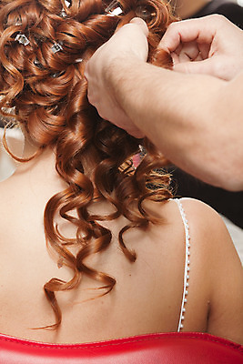 포토 JPG 해외이미지 모델 헤어스타일 손 디자인 여자 포즈 결혼 장신구 결혼식 사람 동양인 사람없음 장식 머리 유행 목도리 흰색 우아함 미용사 이발 준비 옷입기 만들기 예술가 베일 몸단장 스타일리스트 스타일링 특별함 스타일 해외202004 해외포토 직업 잡화 컬러 컨셉 모션 인종 이벤트 신체부위 파일형식 이미지허브