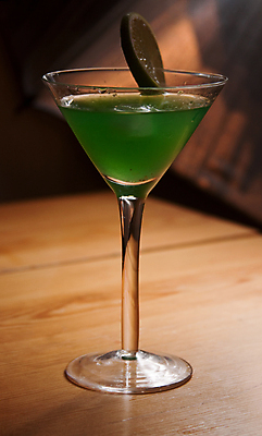 포토 JPG 해외이미지 음료 유리 사람없음 초록색 얼음 칵테일 라임 해외202004 해외포토 자연요소 컬러 과일 재질 주류 파일형식 이미지허브