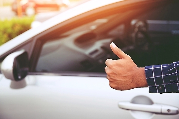 포토 JPG 해외이미지 나무 라이프스타일 손 남자 행복 도로 컨셉 비즈니스 창문 교통시설 자동차 자연 하늘 새로움 건강 안전 사람 사람없음 초록색 기쁨 운전 엄지손가락 최고 운전사 주차 고객 긍정 팔 보여주기 보험 렌탈 면허증 자동 해외202004 해외포토 식물 직업 감정 길 육상교통 컬러 교통 손가락 모션 생활 신체부위 시설 생태계 면허 증명서 파일형식 이미지허브