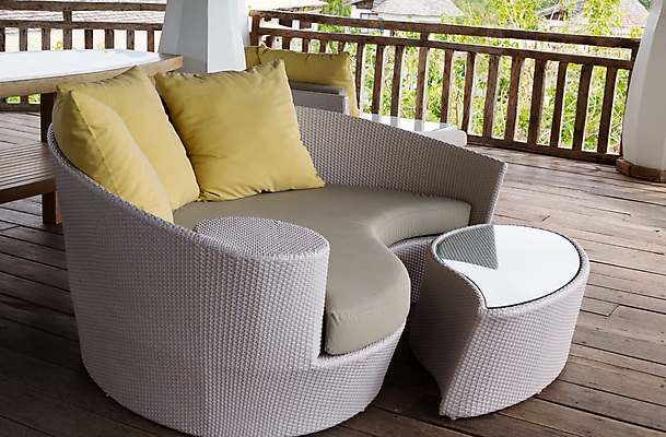 포토 JPG 해외이미지 나무 식물 디자인 외관 공원 가구 의자 건축양식 베개 자연 유리 탁자 휴식 주택 잔디 사람없음 야외 건물 목재 장식 빨간색 초록색 소파 평화 정원 봄 고급 시골집 스타일 해외202004 해외포토 건축물 계절 공공시설 건축 컬러 생활용품 컨셉 재료 침구 재질 생태계 파일형식 이미지허브