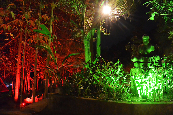 포토 JPG 해외이미지 나무 식물 전통 아시아 종교 얼굴 조각 여행 잎 불교 태국 자연 휴식 미술 앉기 동양인 사람없음 야외 목재 초록색 조각상 평화 믿음 침묵 회색 골동품 기도 역사 숲 큼 신비 대나무 명상 신성 신앙심 옛날 해외202004 해외포토 감정 나라 컬러 컨셉 재료 모션 문화예술 인종 신체부위 조형물 소리 크기 생태계 파일형식 이미지허브