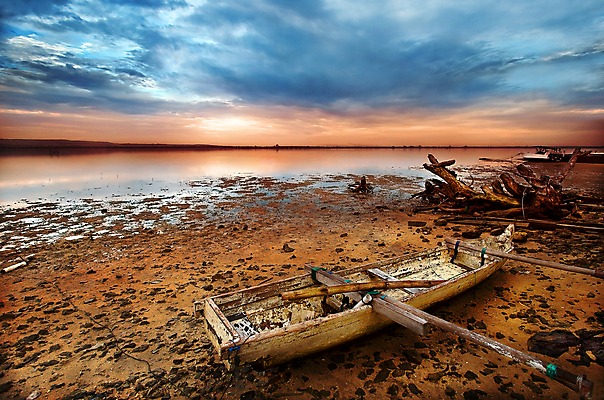 포토 JPG 해외이미지 바다 여행 자연 하늘 낚시 휴가 풍경 사람없음 야외 물 여름 파란색 태양 맑음 일몰 보트 옛날 해외202004 해외포토 자연요소 계절 컬러 배_교통 레저 날씨 노을 생태계 파일형식 이미지허브