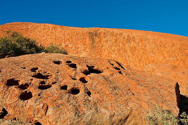 포토 JPG 해외이미지 공원 모래 여행 자연 하늘 산 풍경 사람없음 야외 빨간색 골짜기 사막 뜨거움 호주 땅 언덕 오르기 영토 북쪽 내추럴 오지 해외202004 해외포토 공공시설 컬러 모션 오세아니아 방향 생태계 파일형식 이미지허브
