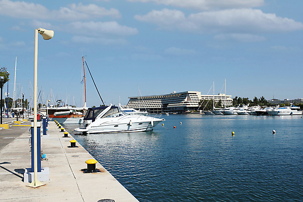 포토 JPG 해외이미지 유럽 바다 여행 요트 건축양식 호텔 휴가 항해 사람없음 건물 파란색 항구 기쁨 만 보트 고급 지중해 그리스 휴양지 함선 포트 두더지 해외202004 해외포토 건축물 건축 감정 나라 컬러 컨셉 배_교통 교통시설 숙소 장소 파일형식 이미지허브
