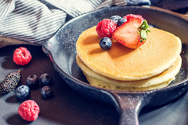 포토 JPG 해외이미지 전통 접시 열매 음식 백그라운드 단풍 다이어트 과일 재료 아침 디저트 건강 요리 사람없음 목재 장식 쌓기 바위 흰색 신선 뜨거움 원형 황금 달콤 맛 아침식사 정상 가루 설탕 메밀 블루베리 브런치 산딸기 머리위 시럽 꿀 블랙베리 팬케이크 점심식사 석판 핸드메이드 크레이프 해외202004 해외포토 주간 도형 나무 식물 식기 컬러 컨셉 잎 식재료 모션 케이크 식사 돌_바위 파일형식 이미지허브