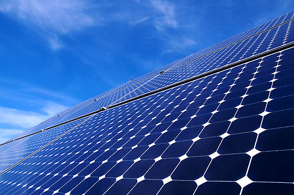 포토 JPG 해외이미지 구름 외관 하늘 지붕 새로움 주택 세포 따뜻함 사람없음 건물 초록색 경제 파란색 글로벌 햇빛 태양 우주 환경 맑음 힘 재활용 발전기 에너지 판넬 뜨거움 에코 생태계 시스템 자원 무료 생태학 수집가 공급 획기적 해외202004 해외포토 자연요소 직업 건축물 교육 컬러 컨셉 날씨 발전소 친환경 파일형식 이미지허브